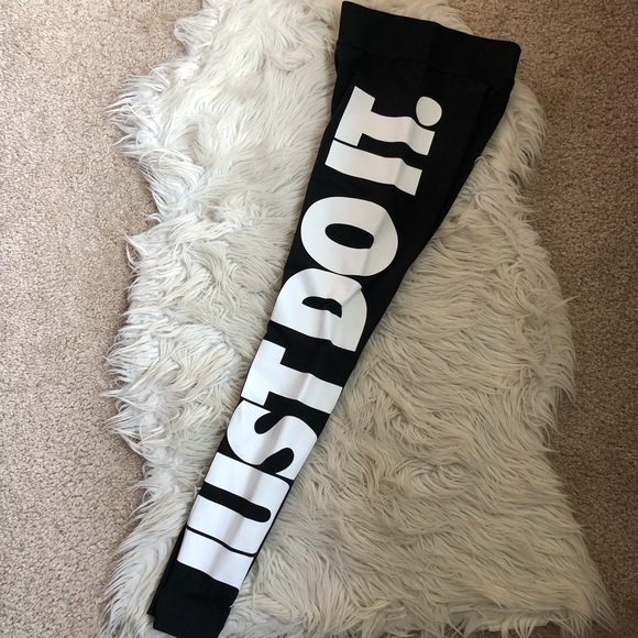 Like new women’s Nike Just Do It Side Print Legging xs - Picture 2 of 3